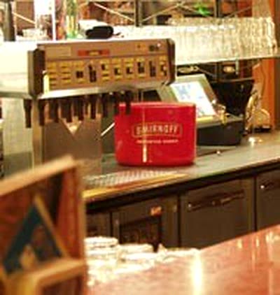 Zapfanlage hinter der Bar, Nahaufnahme